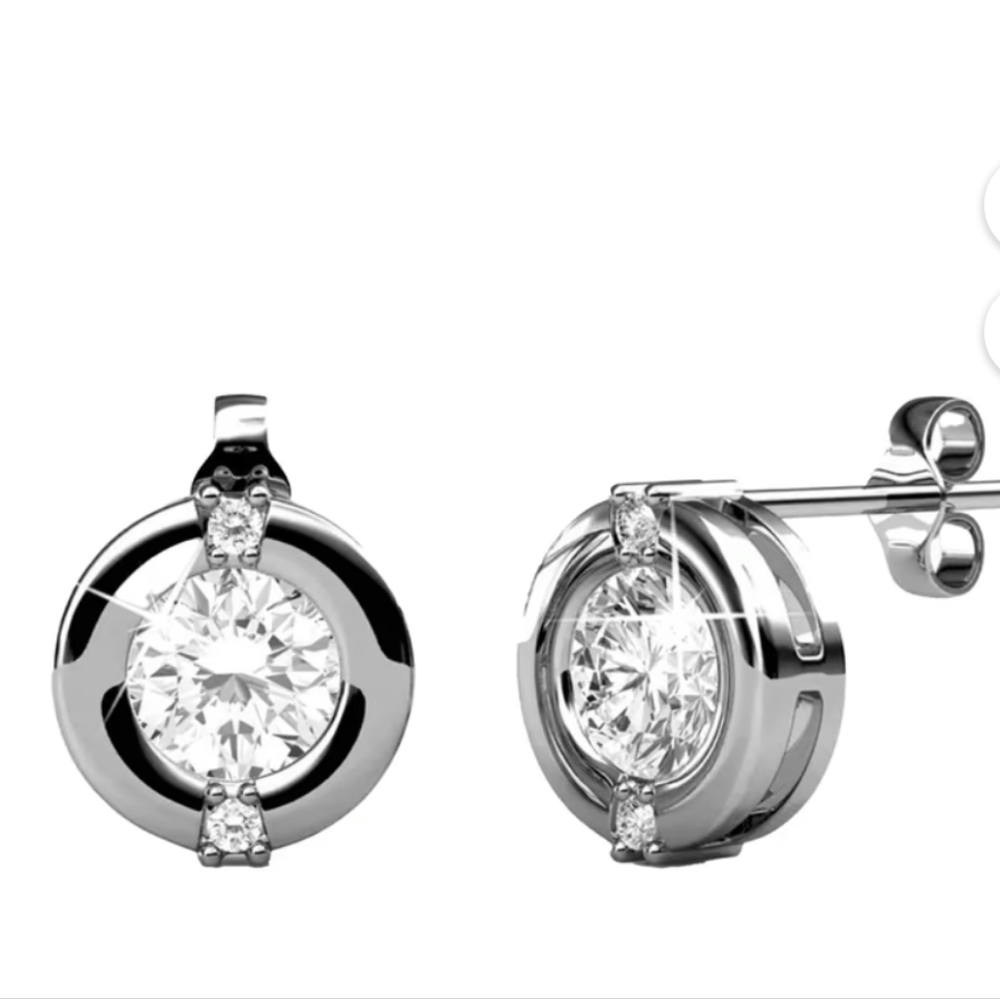 18K White Gold Stud Earrings